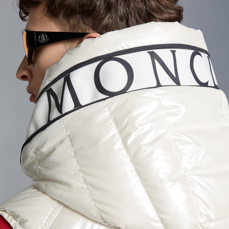 💎Han's house精品服飾💎 moncler Cardamine 羽絨 連帽 背心 原價54000-8