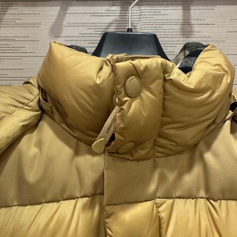 💎Han's house精品服飾💎Burberry 羽絨 連帽 外套 可拆變背心 原價62700-8
