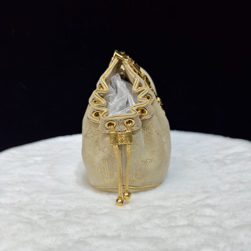 LOUIS VUITTON Theda PM 麂皮金邊餃子包-3