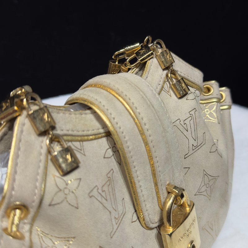 LOUIS VUITTON Theda PM 麂皮金邊餃子包-9