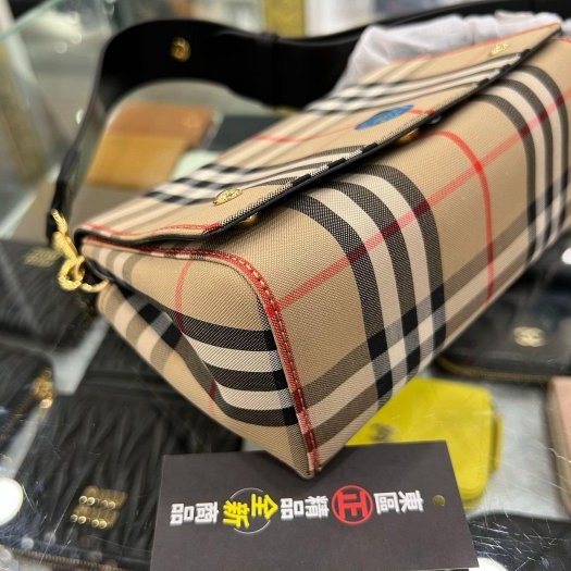 東區正精品㊣BURBERRY 80264541 全新格紋帆布翻蓋金釦斜背包肩背包 RZ5609-5