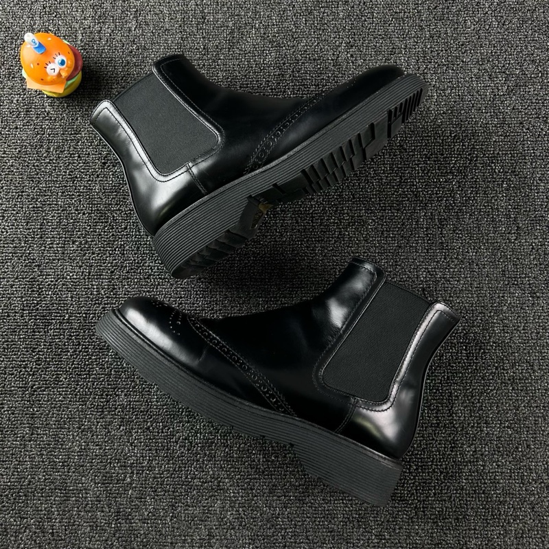 Prada普拉達黑色切爾西靴 尺碼:37 多碼經典款式 皮質細膩-2