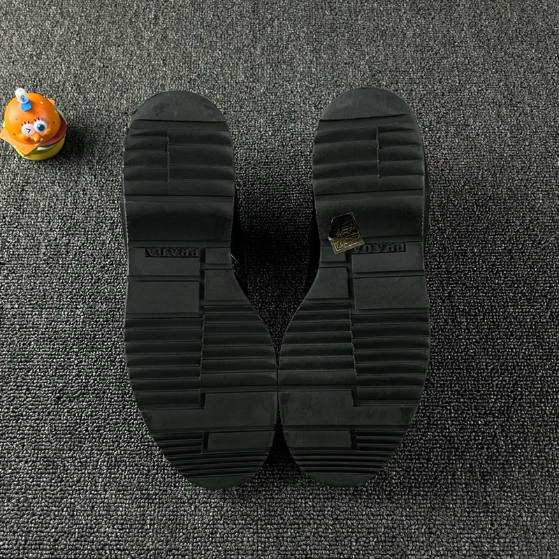 Prada普拉達黑色切爾西靴 尺碼:37 多碼經典款式 皮質細膩-6