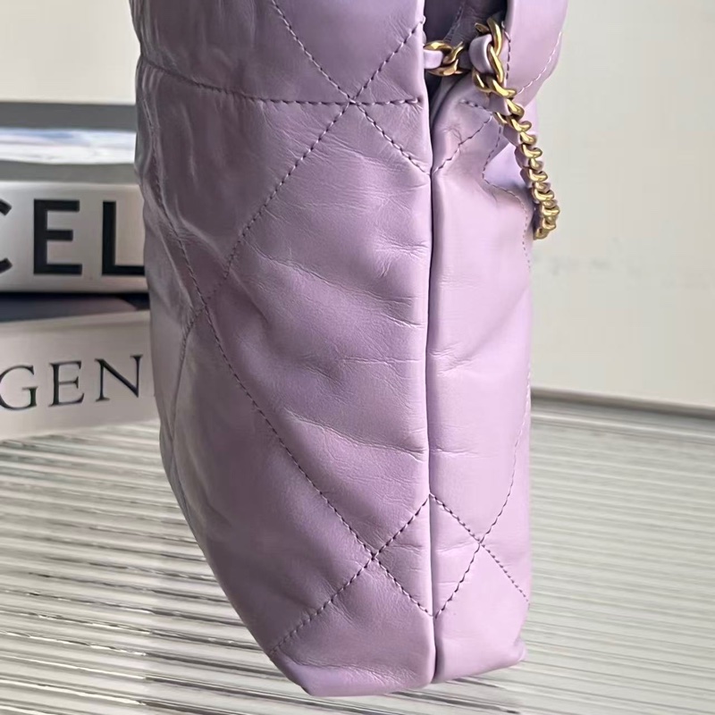 98新香奈兒22bagmini香芋紫可愛又精緻的一隻 24年的包 小牛皮材質 好成色 有使用痕跡-3