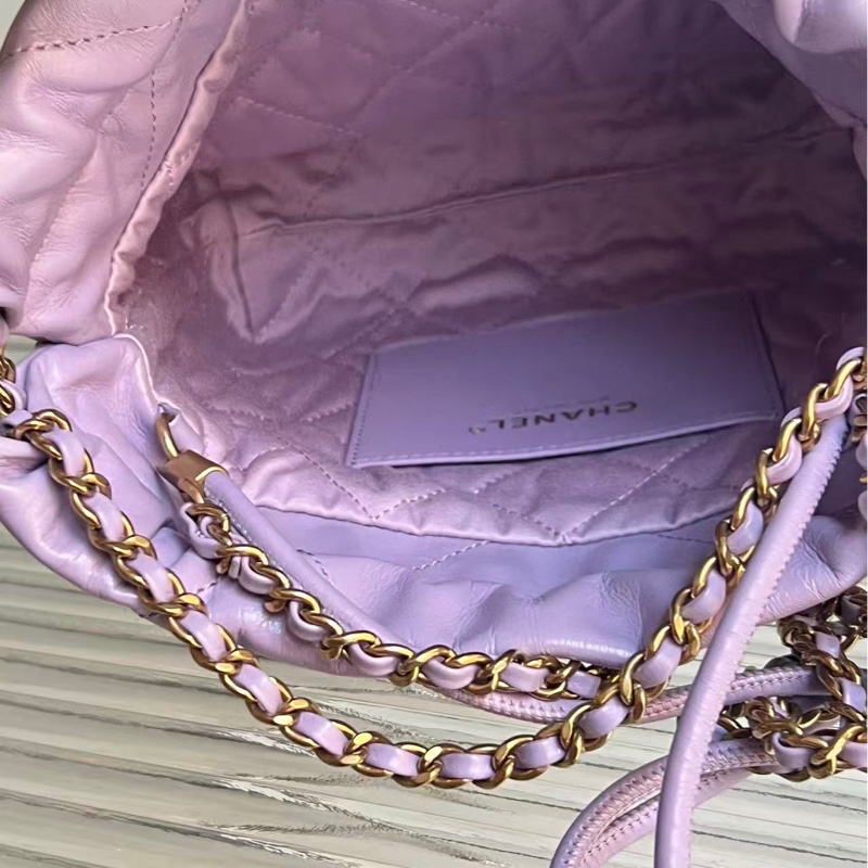 98新香奈兒22bagmini香芋紫可愛又精緻的一隻 24年的包 小牛皮材質 好成色 有使用痕跡-7