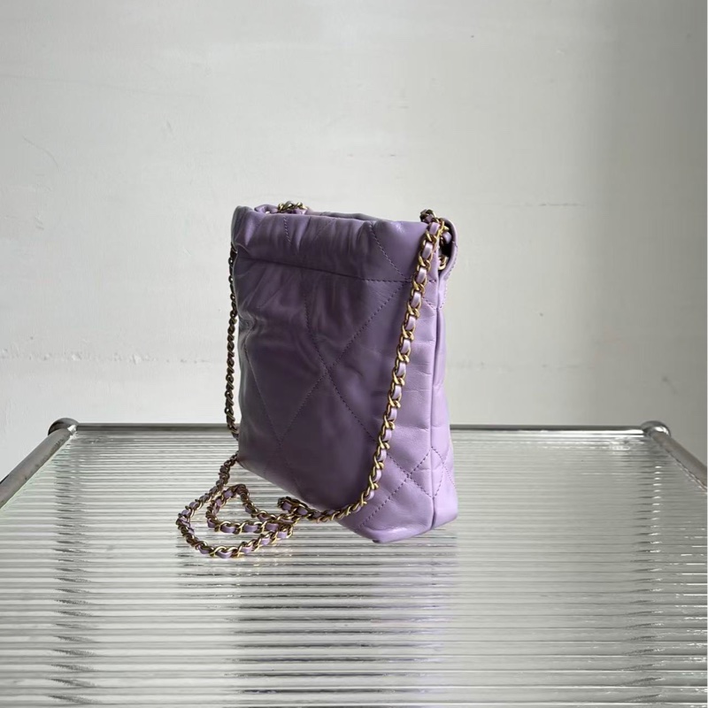 98新香奈兒22bagmini香芋紫可愛又精緻的一隻 24年的包 小牛皮材質 好成色 有使用痕跡-4