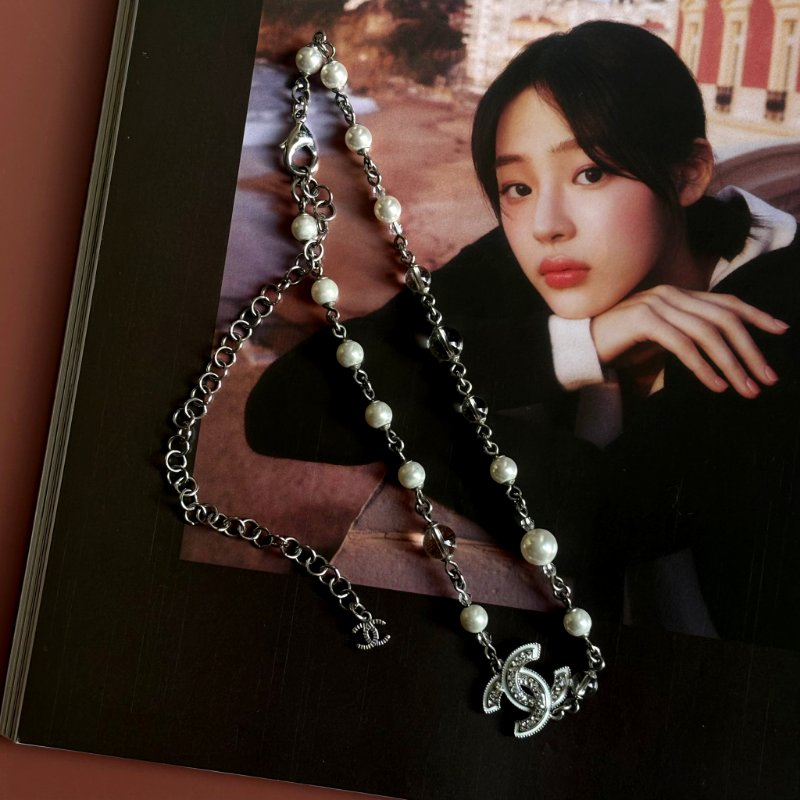 ::CHANEL:: Pearl & Crystal Pendant Necklace 珍珠串飾項鍊 頸鍊-2
