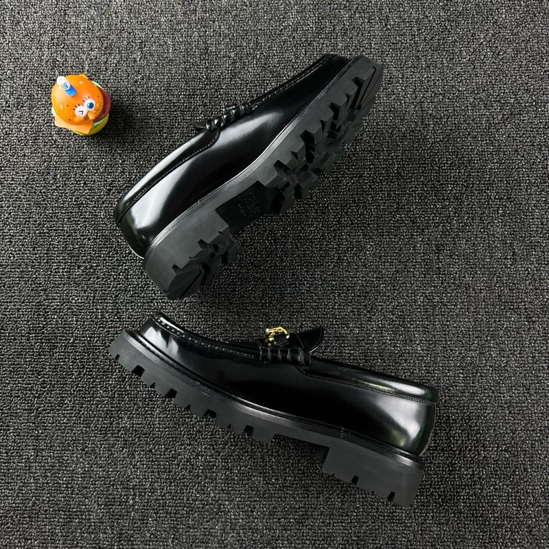 97新Celine黑色流蘇樂福鞋 尺碼：36 碼整體成色不錯-2