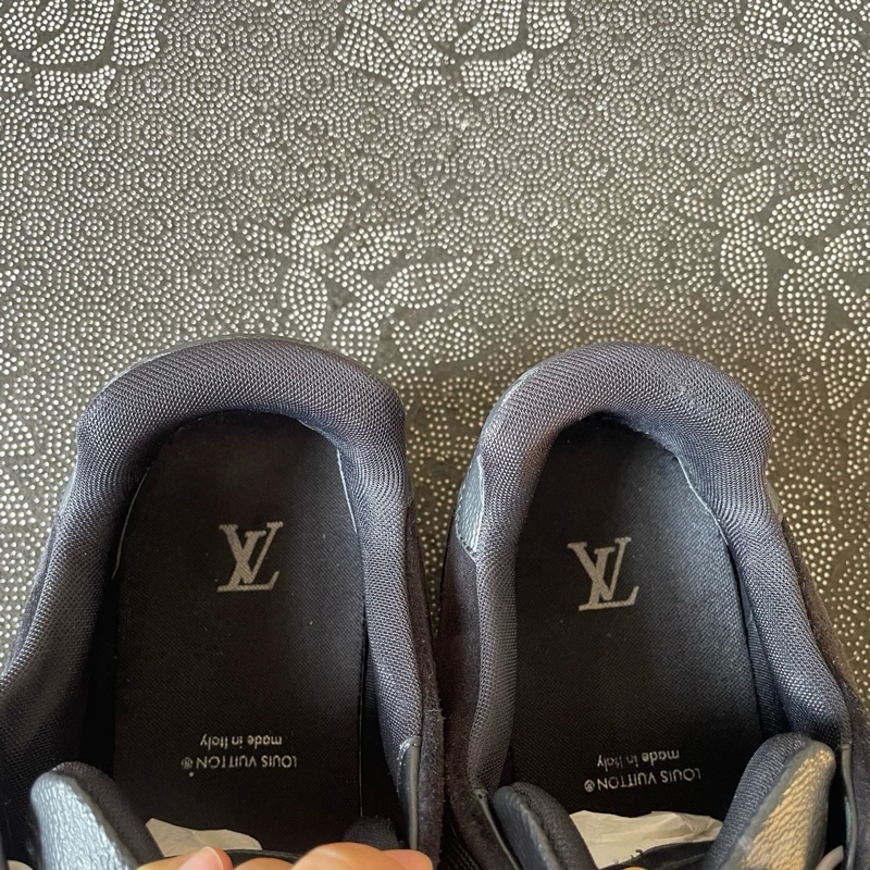 97新lv trainer黑老花44碼成色充新輕微磨損-7