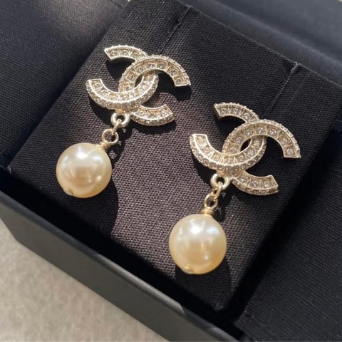 CHANEL淡金拼水鑽雙C 珍珠耳環