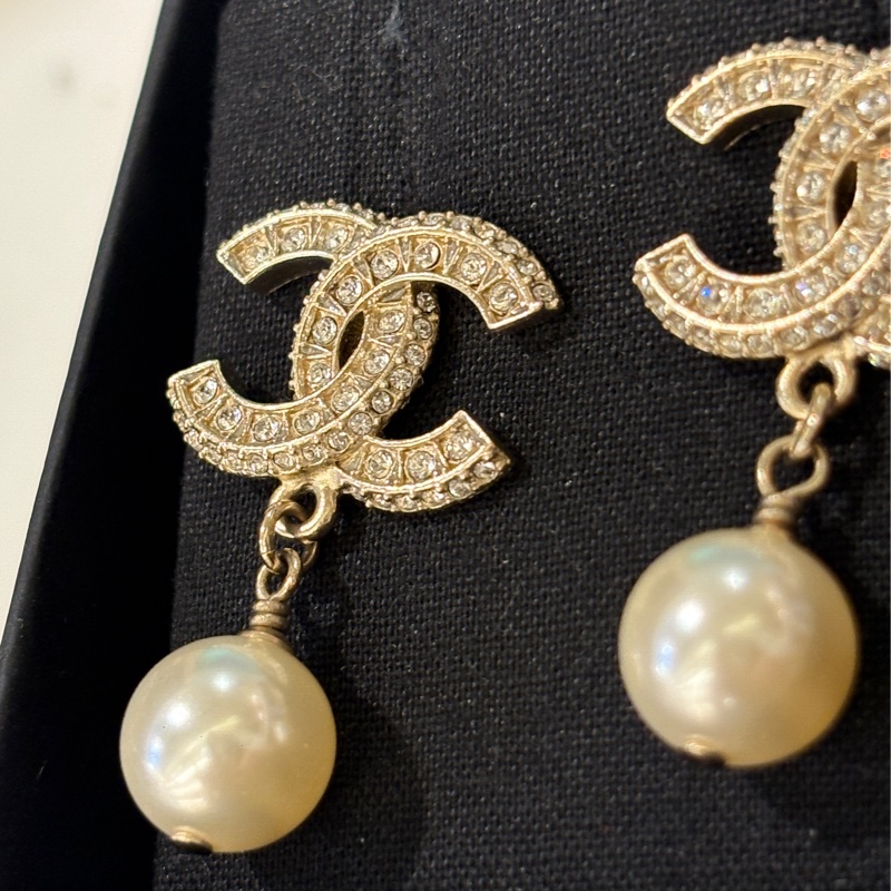 CHANEL淡金拼水鑽雙C 珍珠耳環-3