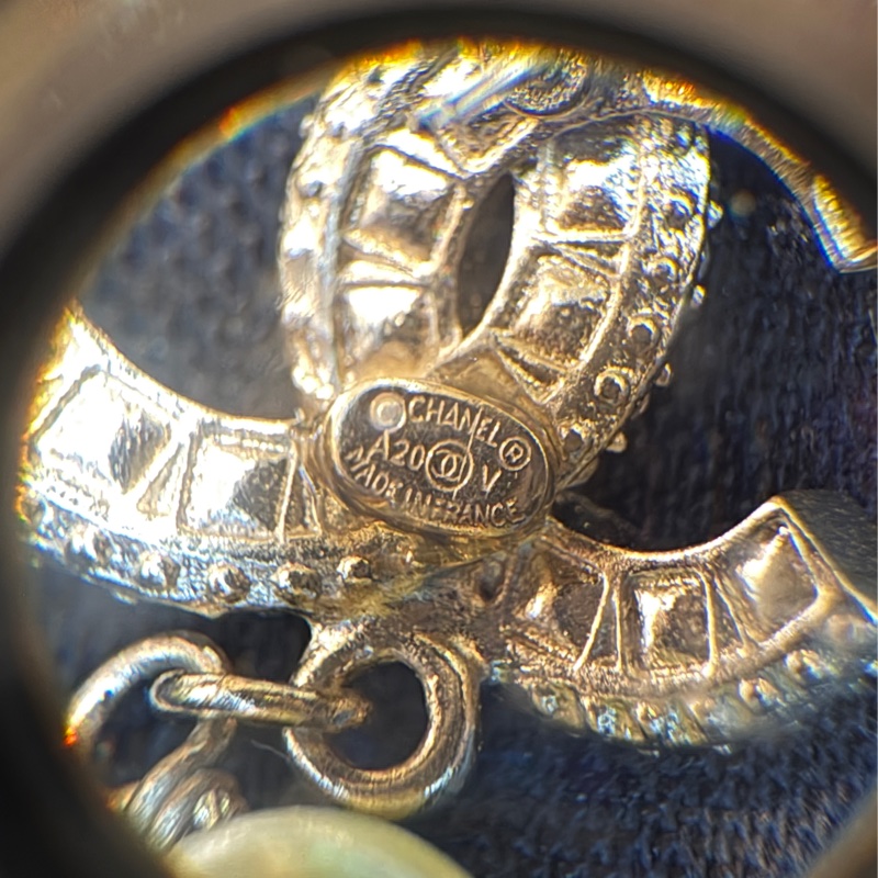 CHANEL淡金拼水鑽雙C 珍珠耳環-9