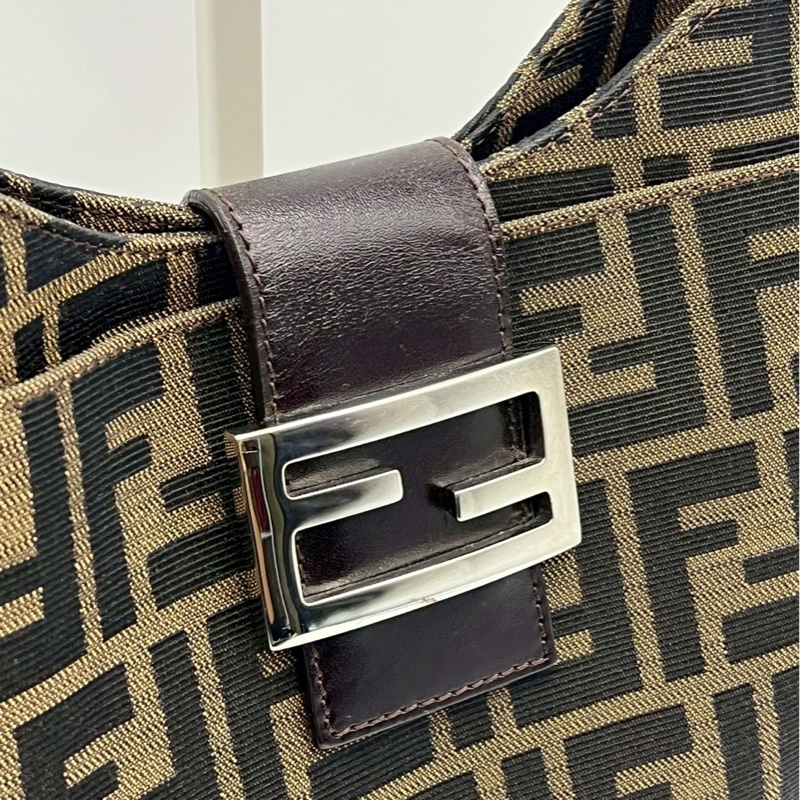 🏷️ Fendi 牛角法棍包-7