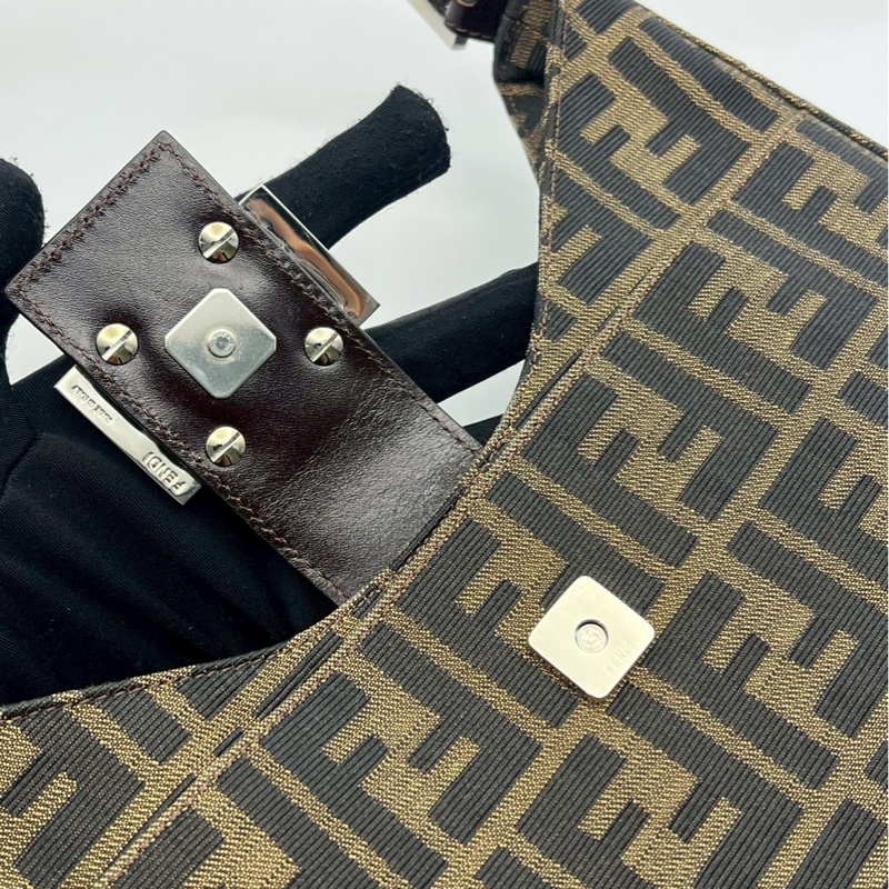 🏷️ Fendi 牛角法棍包-8
