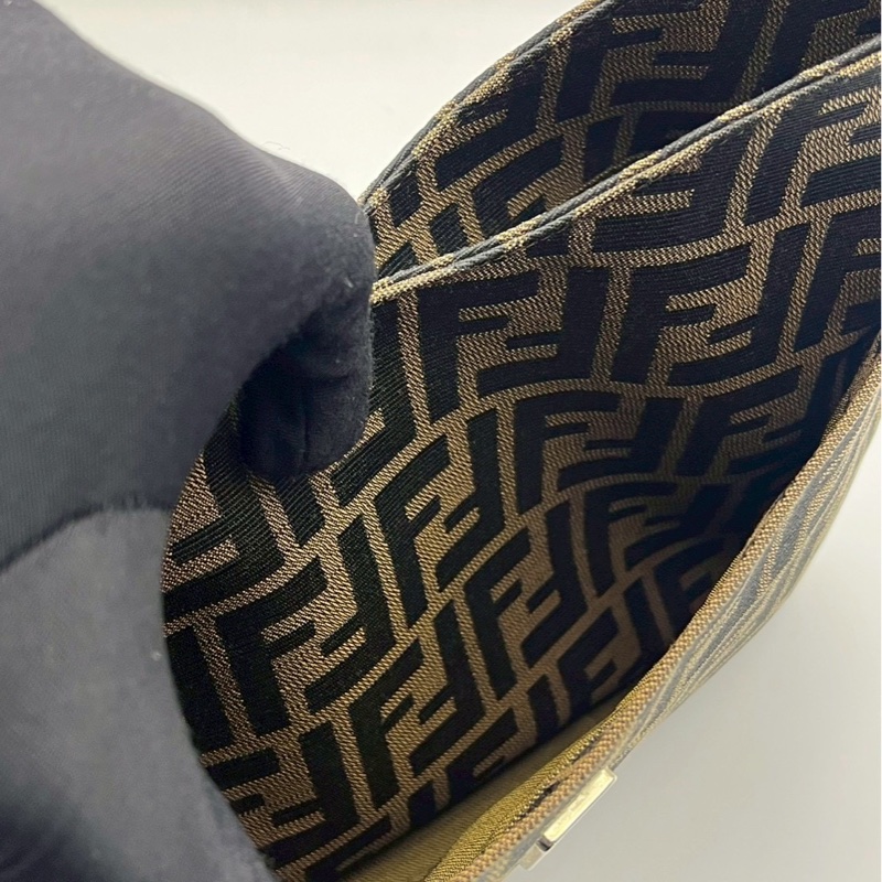 🏷️ Fendi 牛角法棍包-10