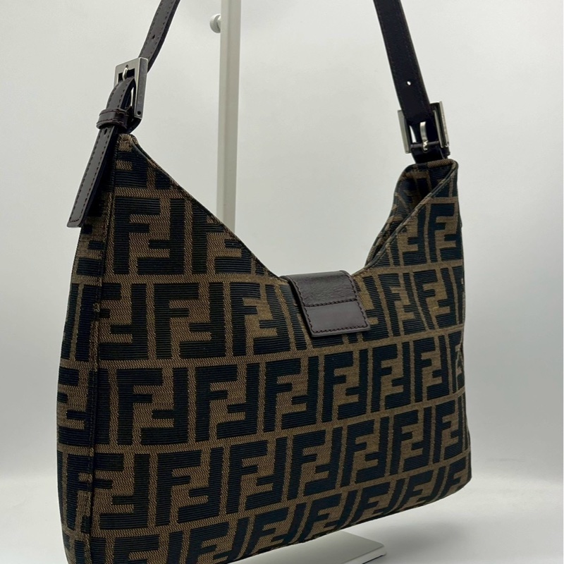 🏷️ Fendi 牛角法棍包-11