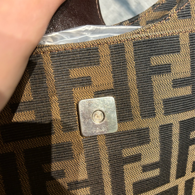 🏷️ Fendi 牛角法棍包-12