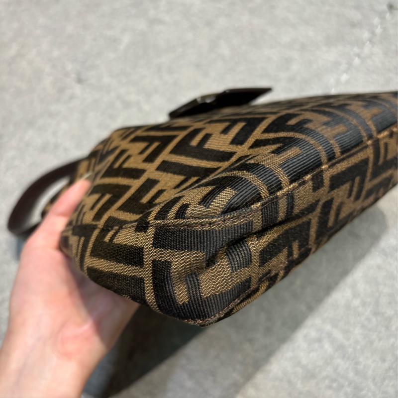 🏷️ Fendi 牛角法棍包-13