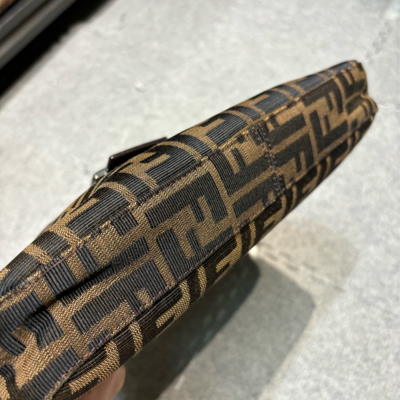 🏷️ Fendi 牛角法棍包-14