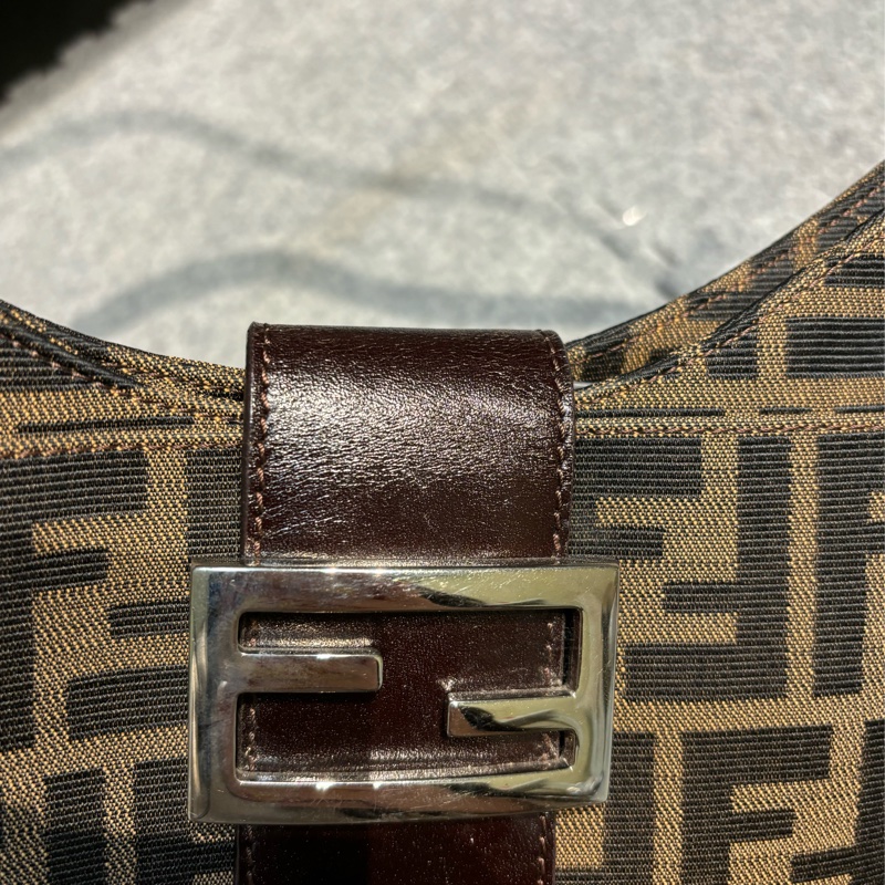 🏷️ Fendi 牛角法棍包-19