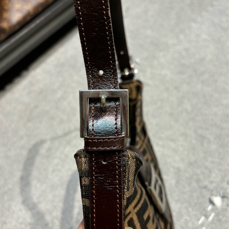 🏷️ Fendi 牛角法棍包-20
