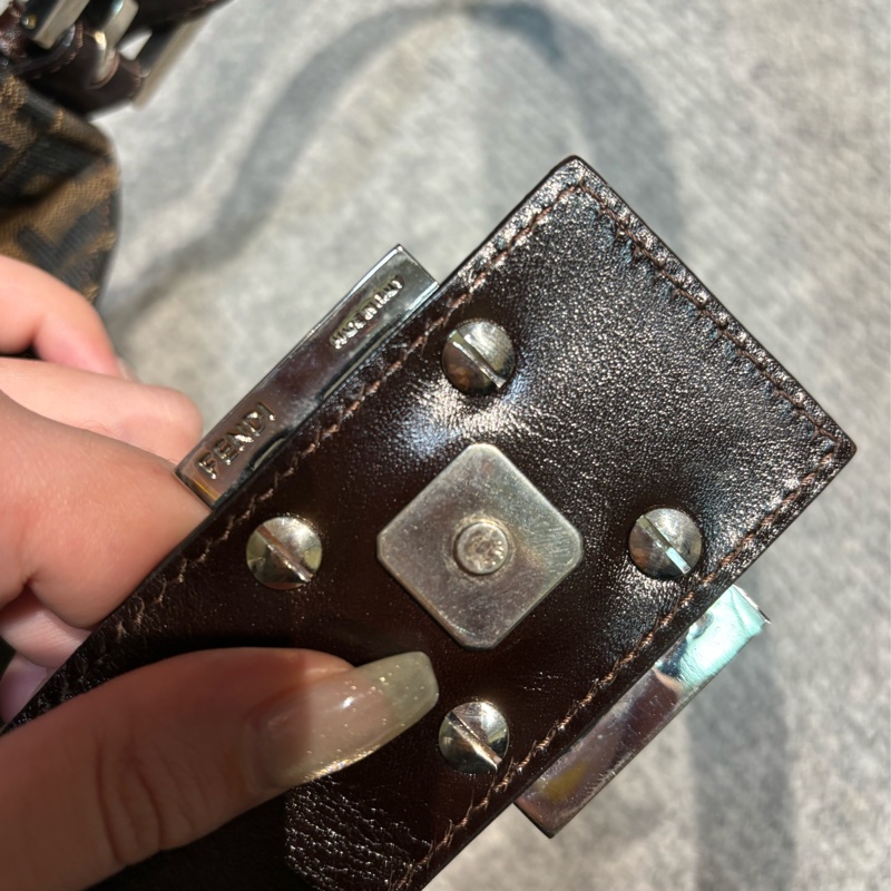 🏷️ Fendi 牛角法棍包-21