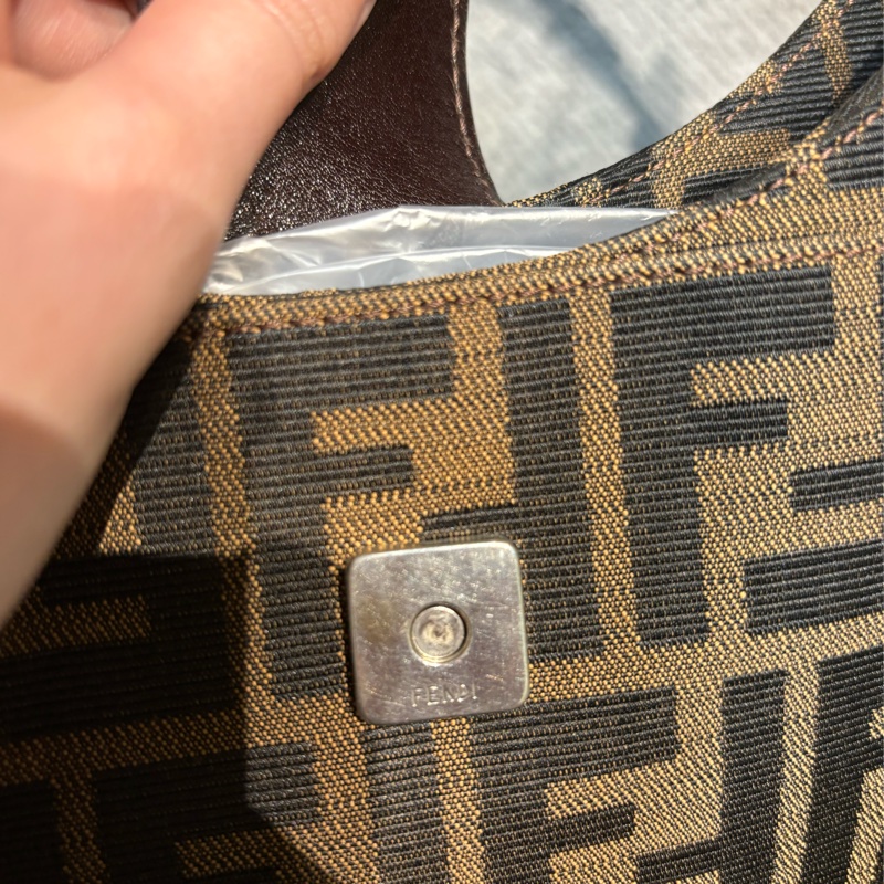 🏷️ Fendi 牛角法棍包-22