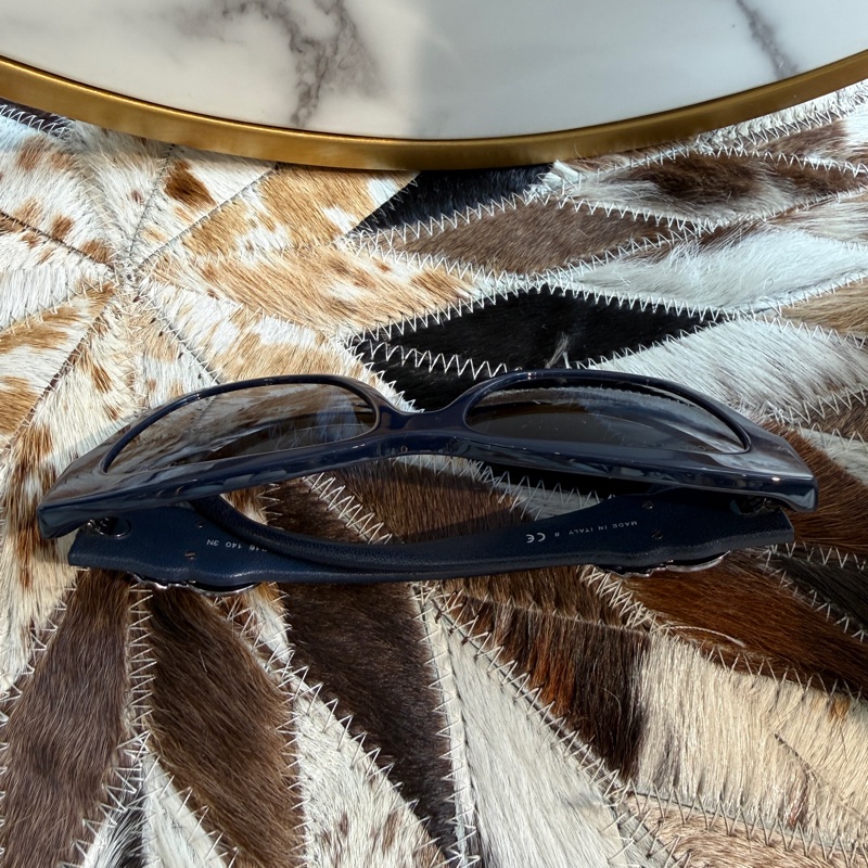 CHANEL深藍皮革鑲嵌水鑽皮穿練太陽眼鏡-2