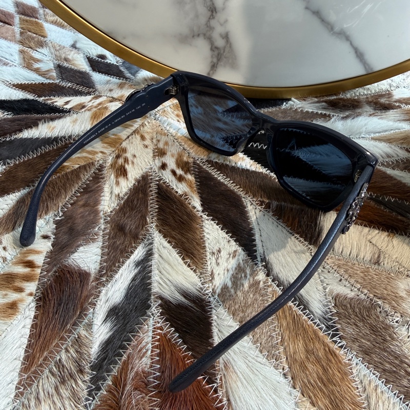 CHANEL深藍皮革鑲嵌水鑽皮穿練太陽眼鏡-4