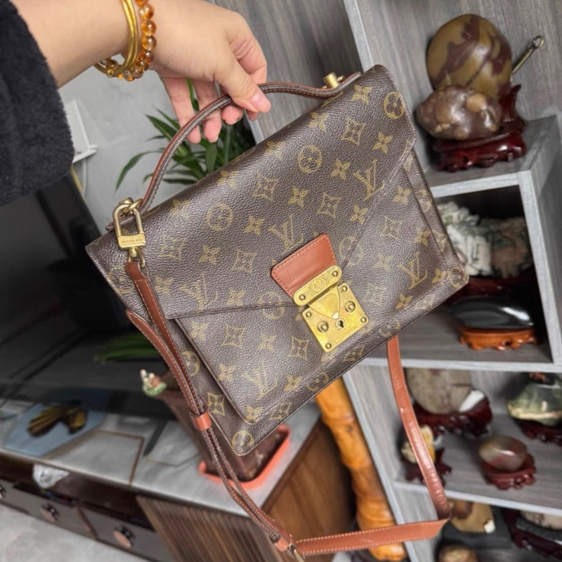 lv老花蒙梭包-4
