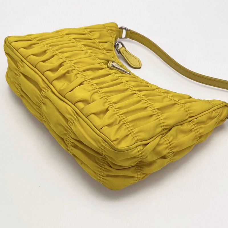 PRADA黃色Saffiano hobo腋下包22*16*5 98新配件塵袋-6