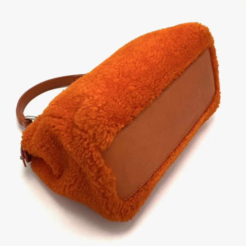 FENDI 橙色銀扣限量款羊羔毛小號peekaboo手提肩背斜背包 25*18*12 98新配件塵袋-3