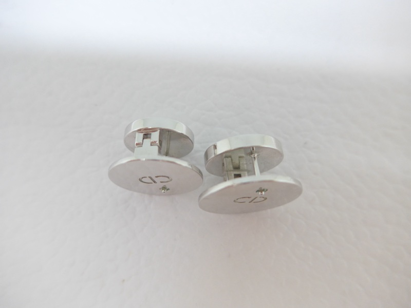 Dior簡約美學耳環-1