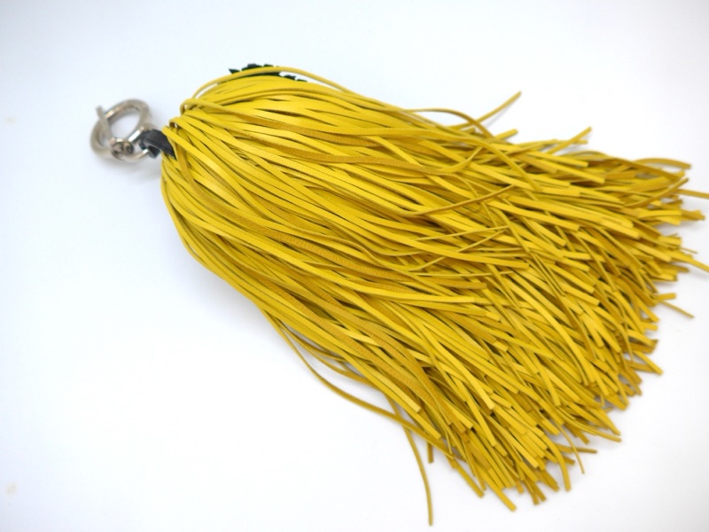 FENDI 經典花朵眼睛黃色皮革流蘇吊飾-4