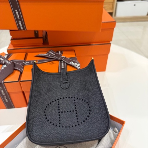 超殺！原價出 愛馬仕 Mini Evelyne 黑金 台灣購證