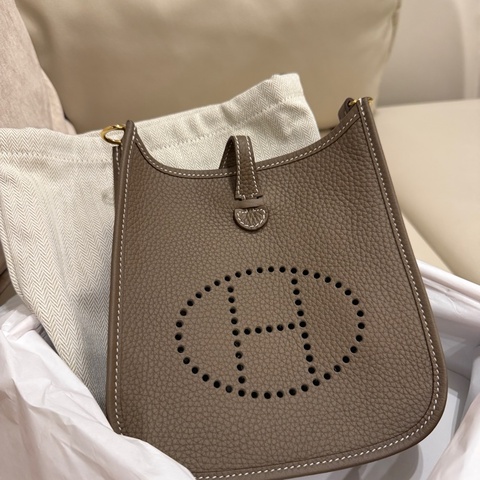 秒殺的價格！ 使用一次 愛馬仕 Mini evelyne 大象灰