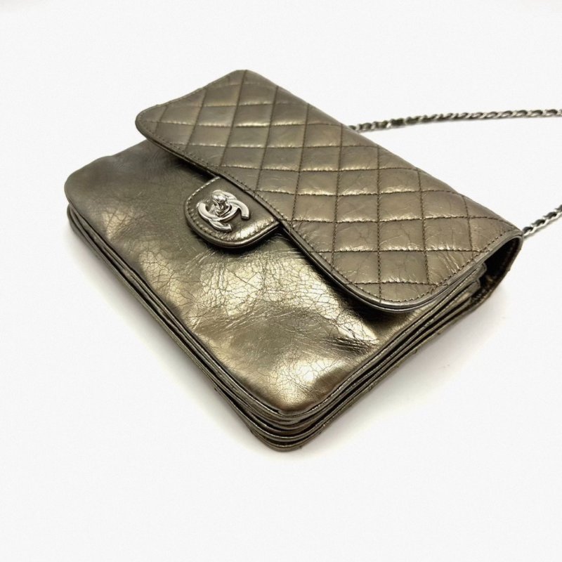 CHANEL 金色CF爆裂紋肩背斜背風琴包 24*17*3 98新配件塵袋保卡-4