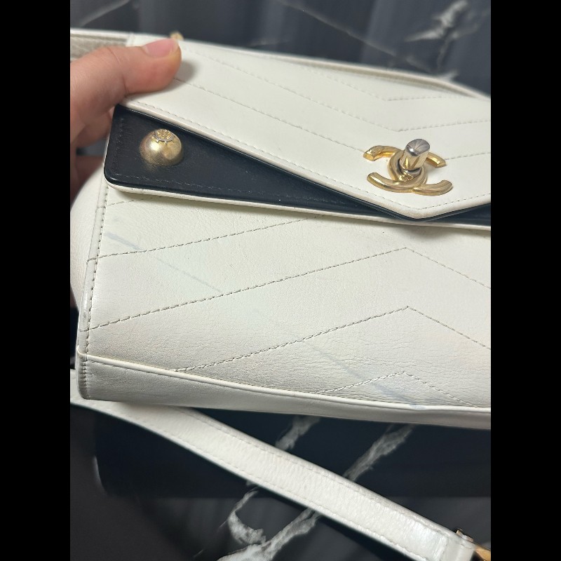 Chanel黑白拼色V紋口蓋包羊皮-2