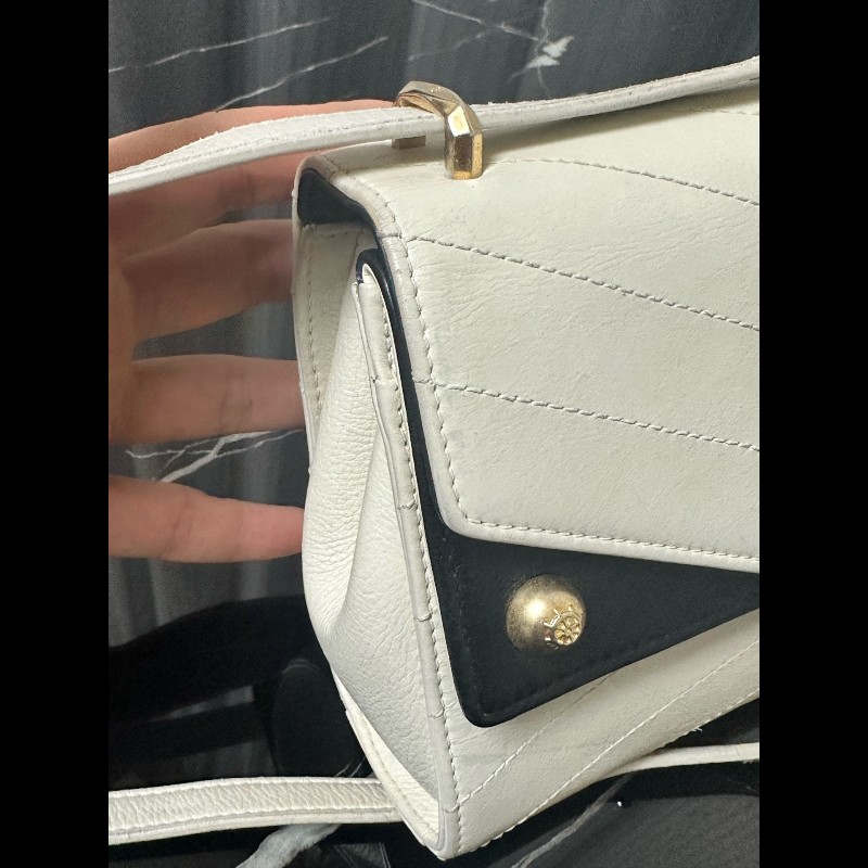 Chanel黑白拼色V紋口蓋包羊皮-3