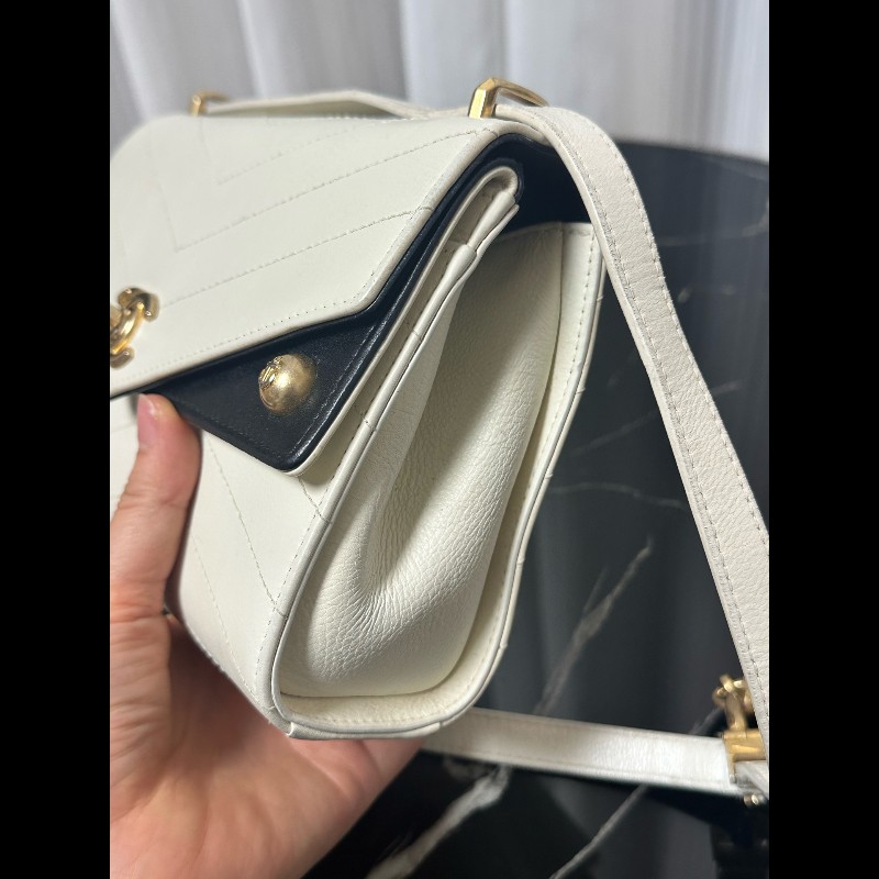 Chanel黑白拼色V紋口蓋包羊皮-5