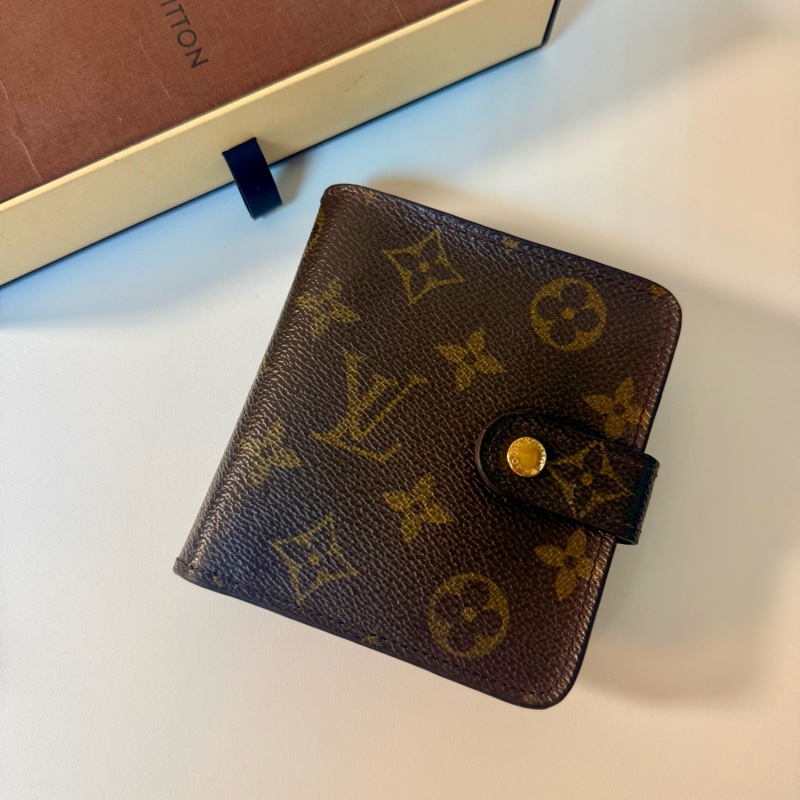 ✔️LV Louis Vuitton 路易威登 Monogram M61667 老花金釦拉鏈短夾-0