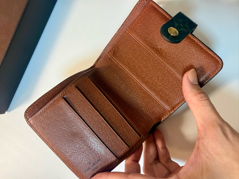 ✔️LV Louis Vuitton 路易威登 Monogram M61667 老花金釦拉鏈短夾-4