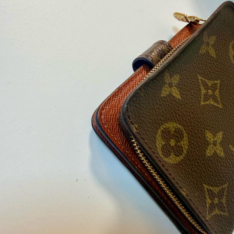 ✔️LV Louis Vuitton 路易威登 Monogram M61667 老花金釦拉鏈短夾-10