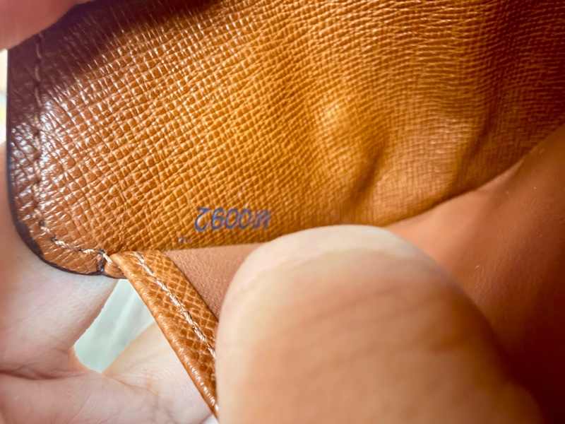 ✔️LV Louis Vuitton 路易威登 Monogram M61667 老花金釦拉鏈短夾-19