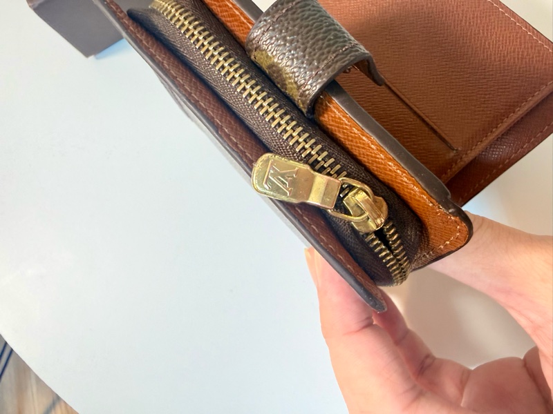 ✔️LV Louis Vuitton 路易威登 Monogram M61667 老花金釦拉鏈短夾-20