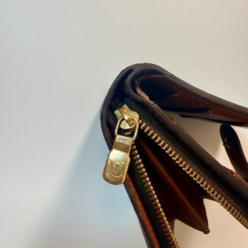 ✔️LV Louis Vuitton 路易威登 Monogram M61667 老花金釦拉鏈短夾-25