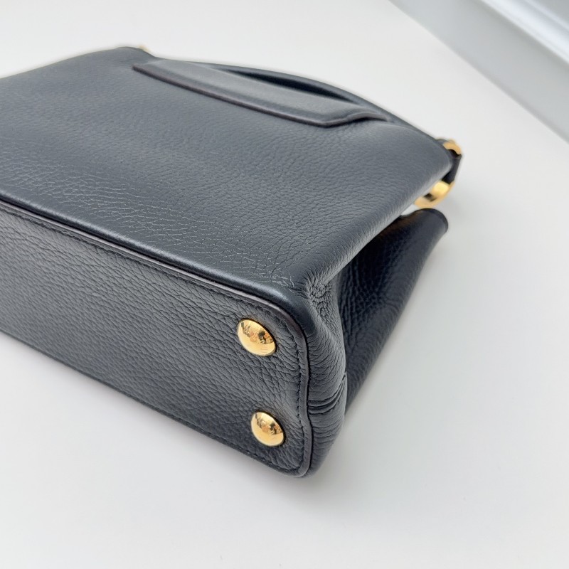 LV路易威登Capucines BB 黑色牛皮經典黑金款-13