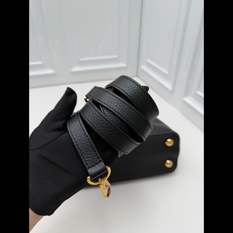 LV路易威登Capucines BB 黑色牛皮經典黑金款-18