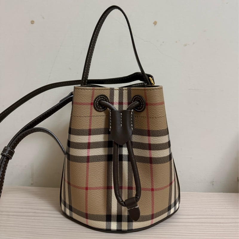 Burberry迷你格紋水桶包-5