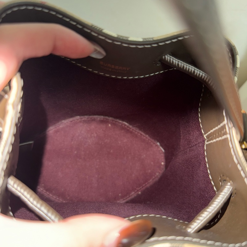 Burberry迷你格紋水桶包-9